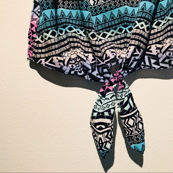 Bright & Beachy Crop Top - Picture 4 of 4